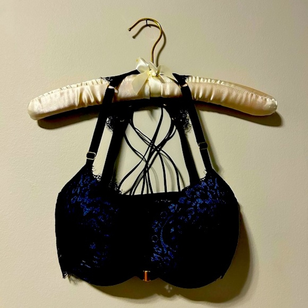La Senza Beyond Sexy Classic Plunge. Strappy back with lace and gold details.